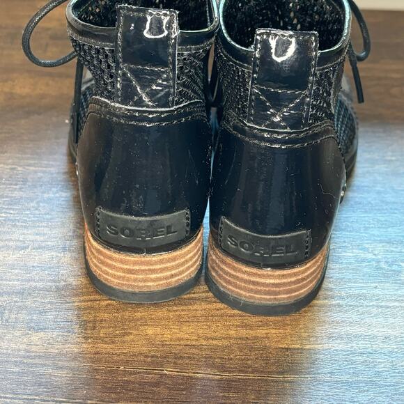 Sorel Major Black Mesh & Patent Lace Up Boots - size 6 - Picture 6 of 8